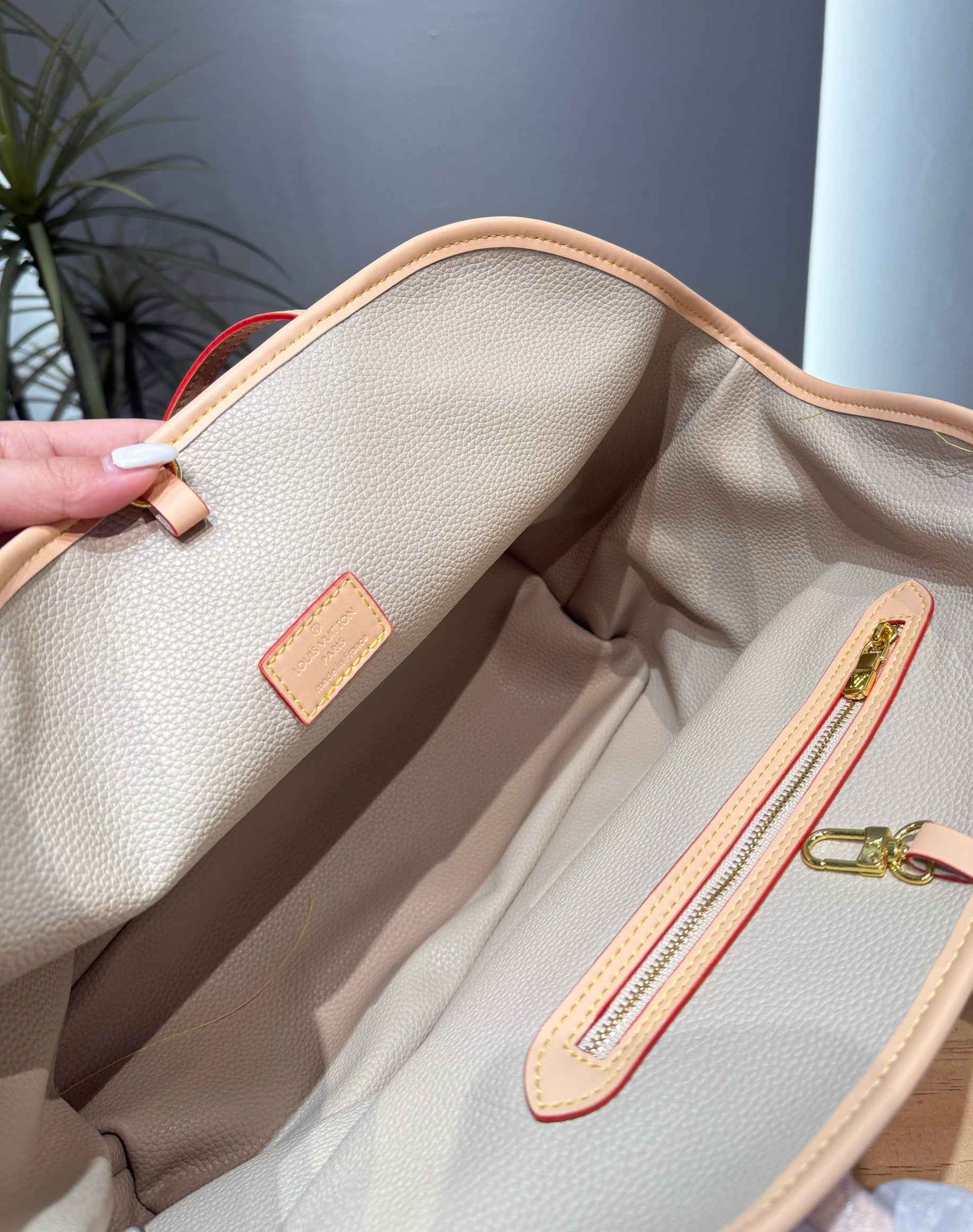 NeverWoof Luxury Bone Vintage Pet Carrier Tote Bag - Cream/White