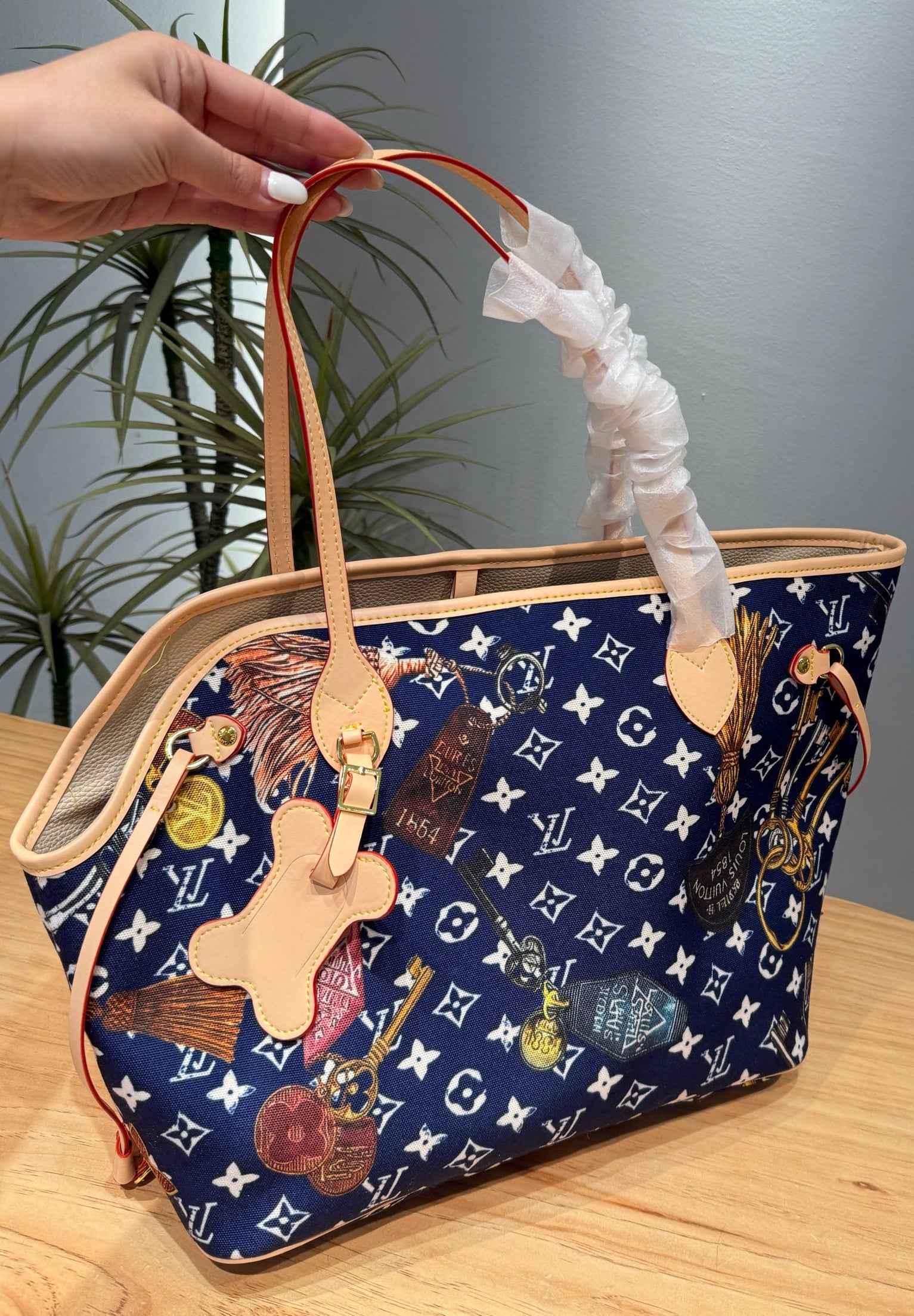 NeverWoof Luxury Bone Vintage Pet Carrier Tote Bag - Cream/White