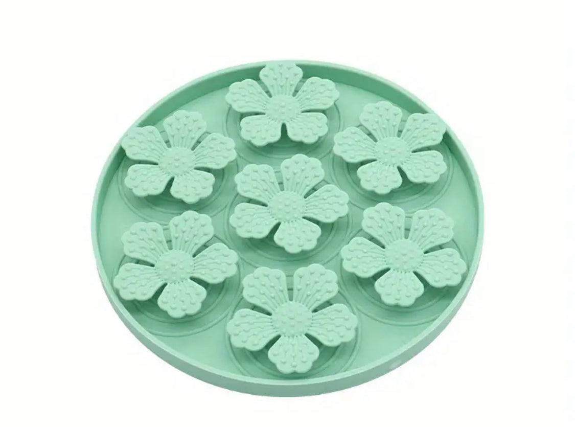 Silicone Pet Slow Feeder Mat Dog Licking Mat With Suction - Spring Bloom
