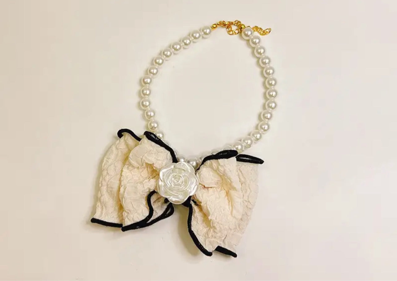 Bow Pearl Necklace - Cream