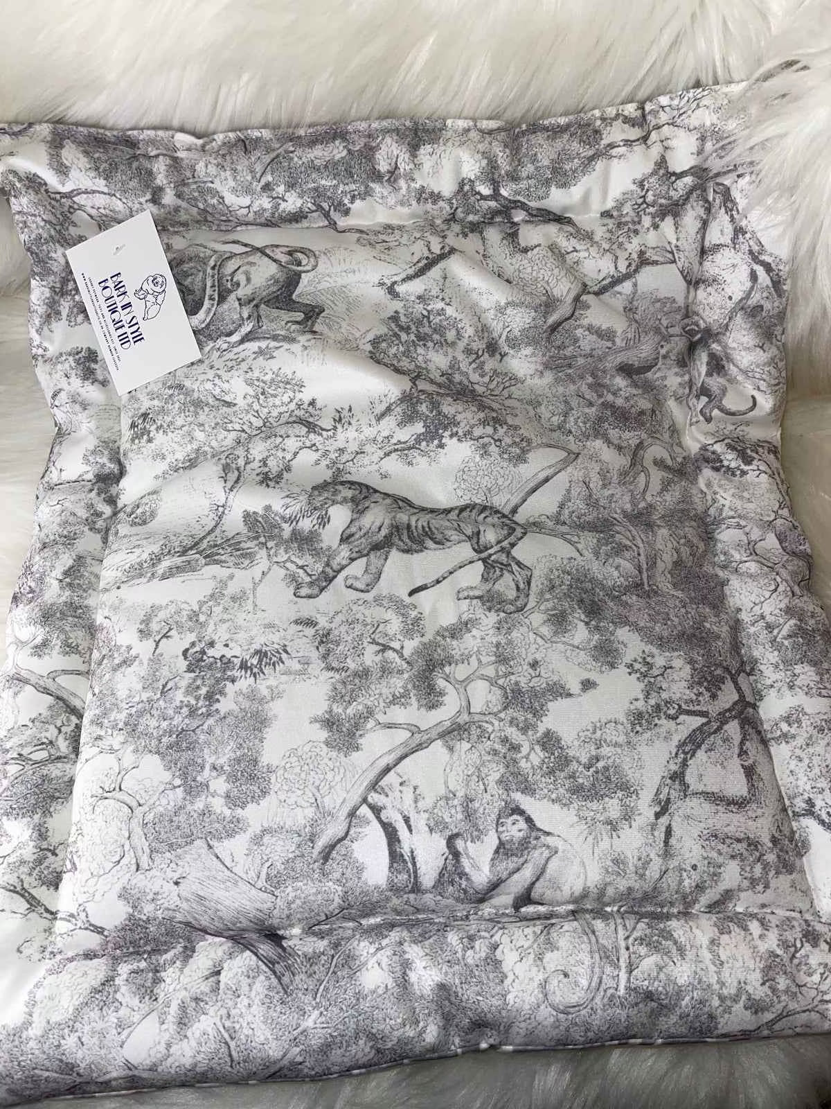 Patterned Mat - Grey