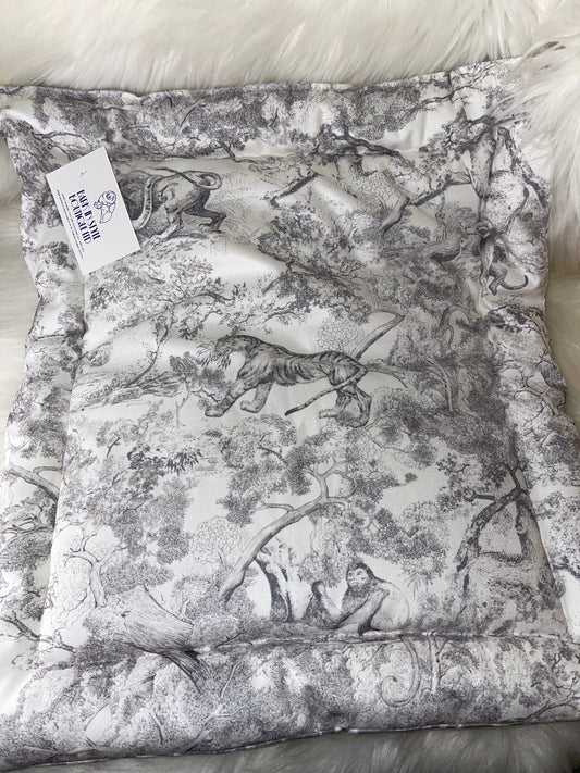Patterned Mat - Grey